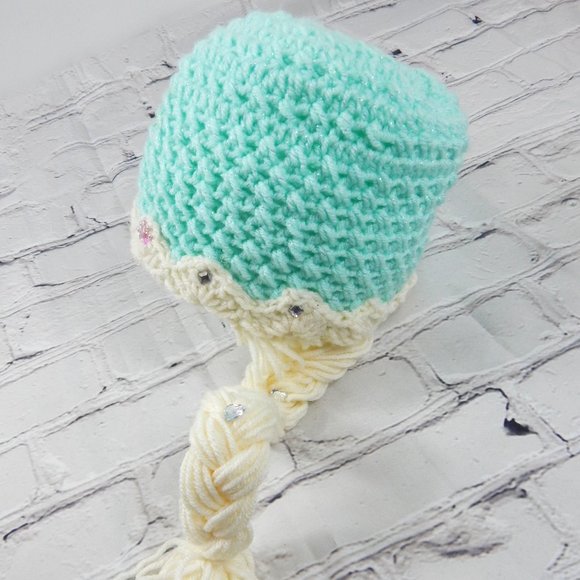 Beautiful "Frozen" Handmade Beanie Crochet. - Picture 1 of 8